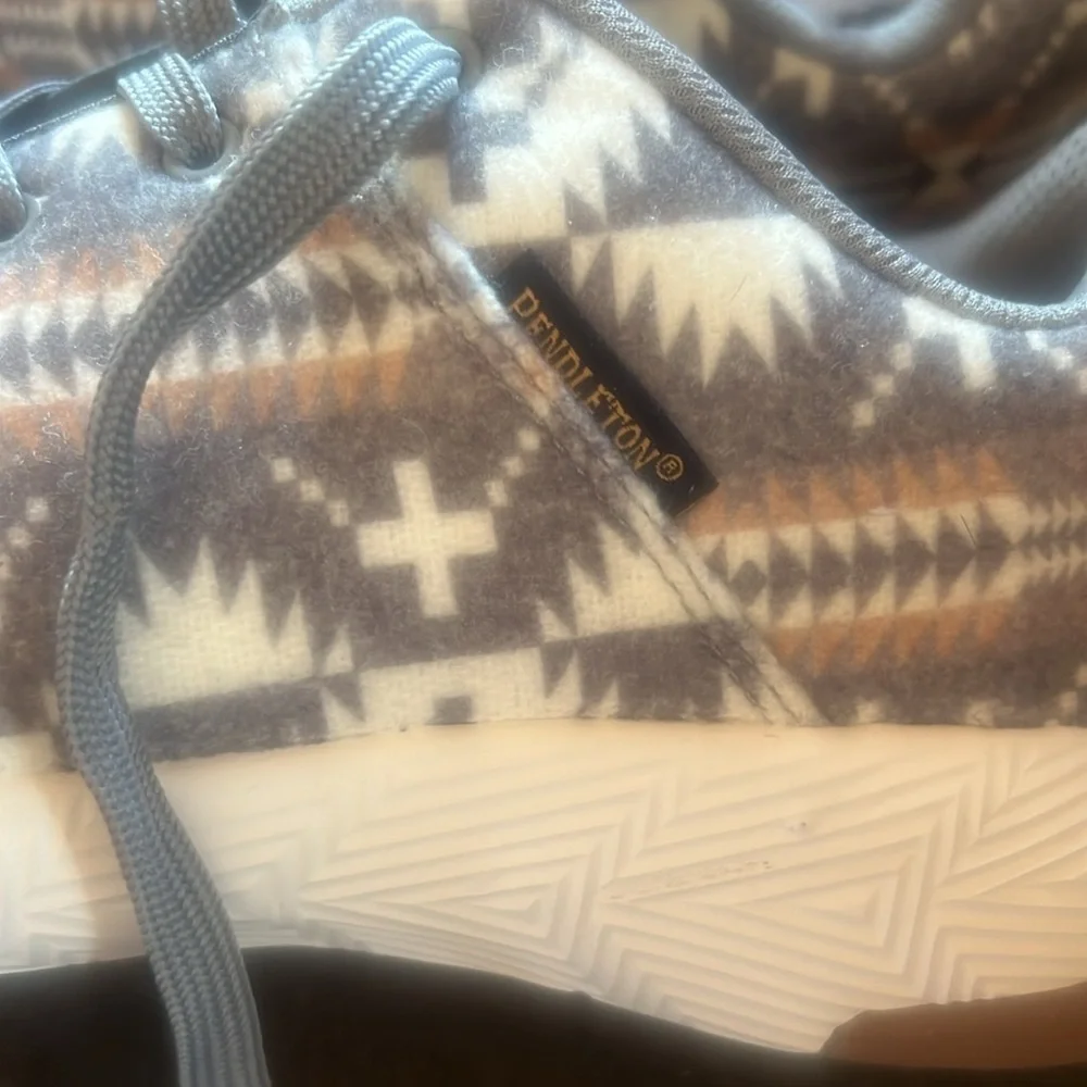 Pendleton felt athletic shoes NWT $90 SZ 10 - Picture 4 of 8